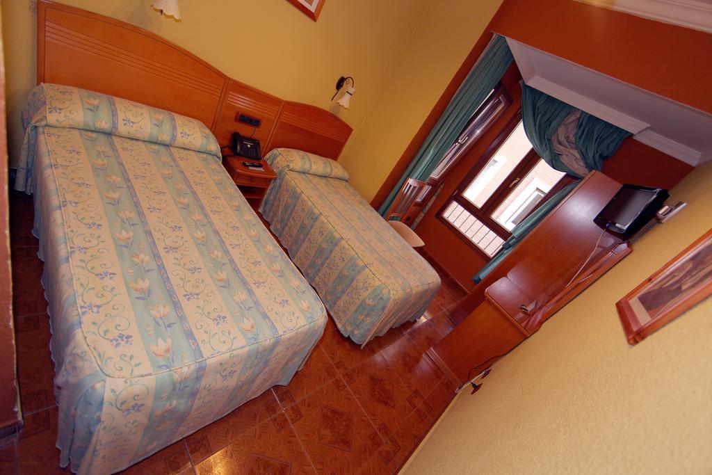Hostal Victoria Málaga Habitación foto