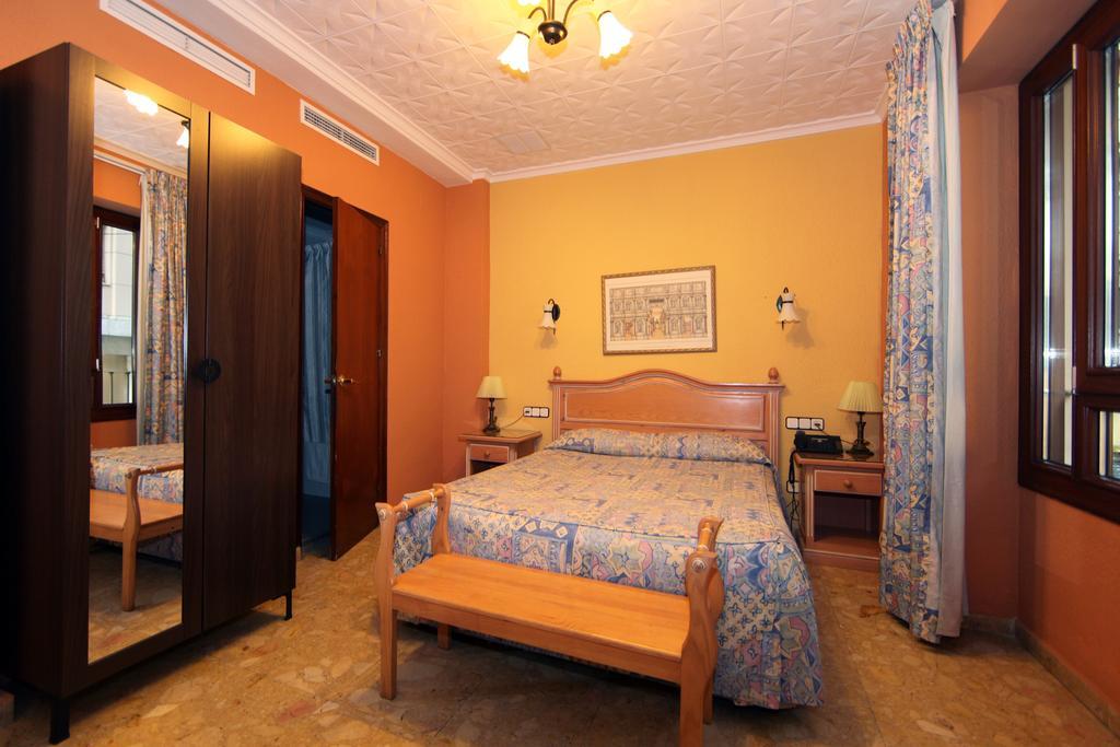 Hostal Victoria Málaga Habitación foto